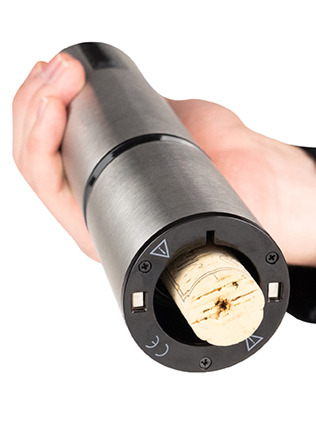 Elis Touch rechargeable electric corkscrew - bottom view with cork
