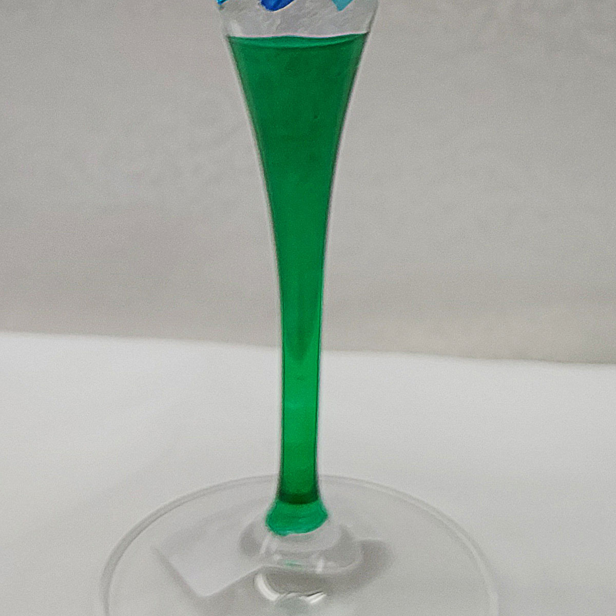 Incantos Collection Peacock Balloon Wine Glass (Italian Glass) - Image 4
